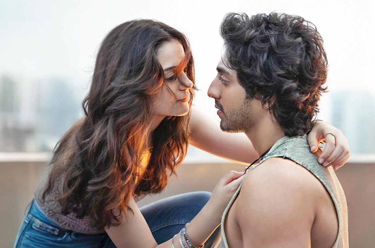 Jubin Nautiyal has a very unique voice that makes romantic songs have more feel: Mohit Suri