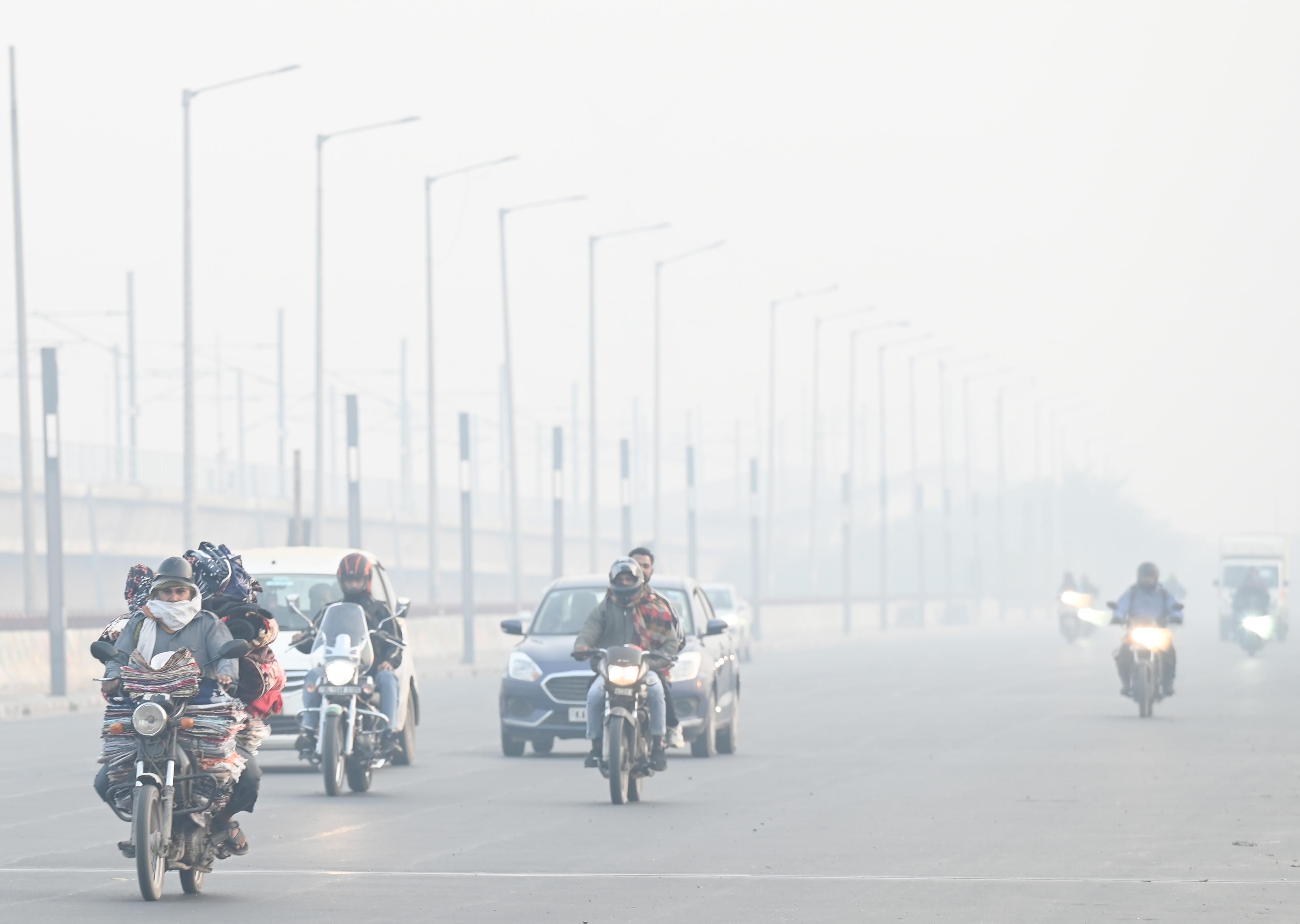 Delhi-NCR air quality remains poor with AQI at 214