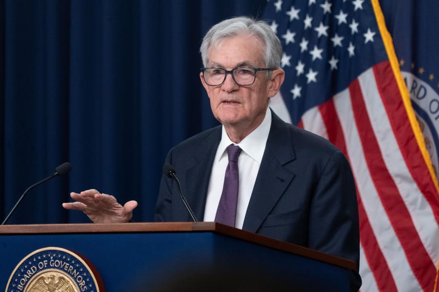 US Fed keeps interest rates unchanged, flags oil shock risks