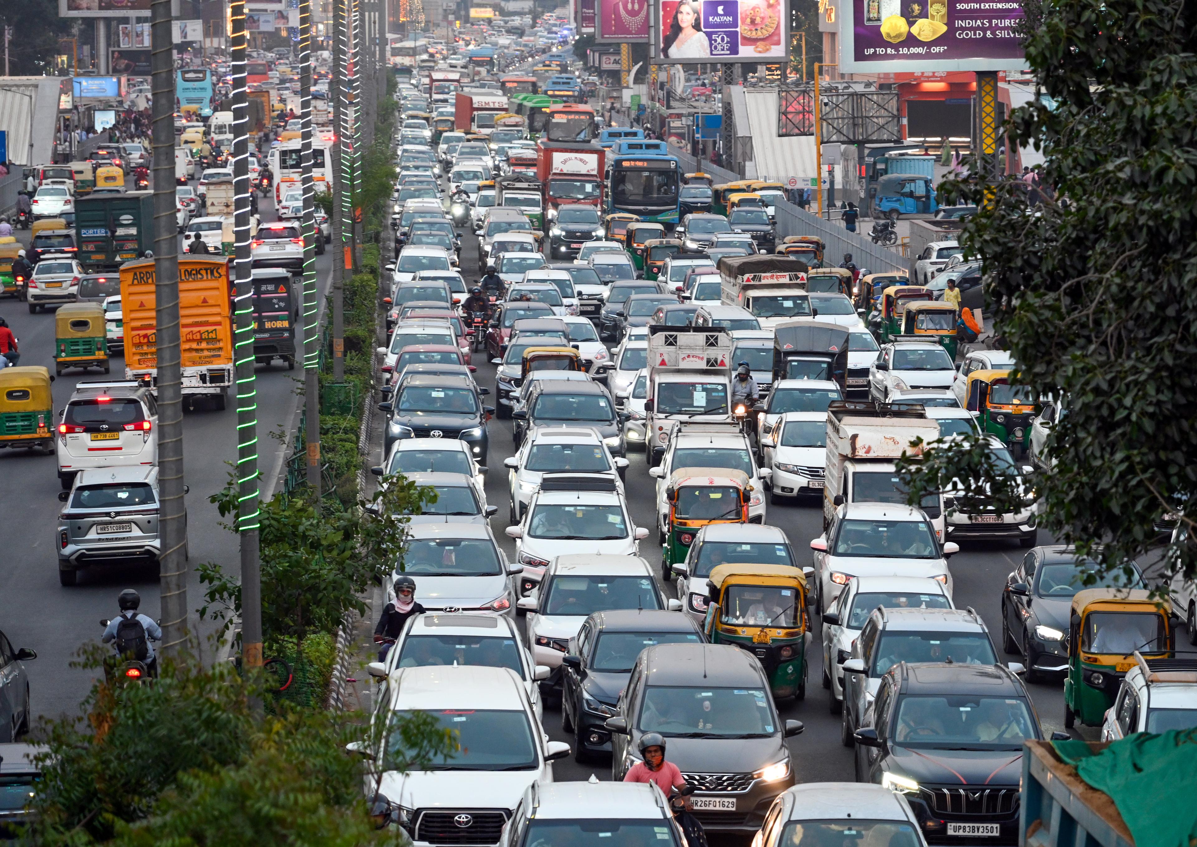 Delhi choke: Festive rush leads to traffic jams on Dhanteras eve