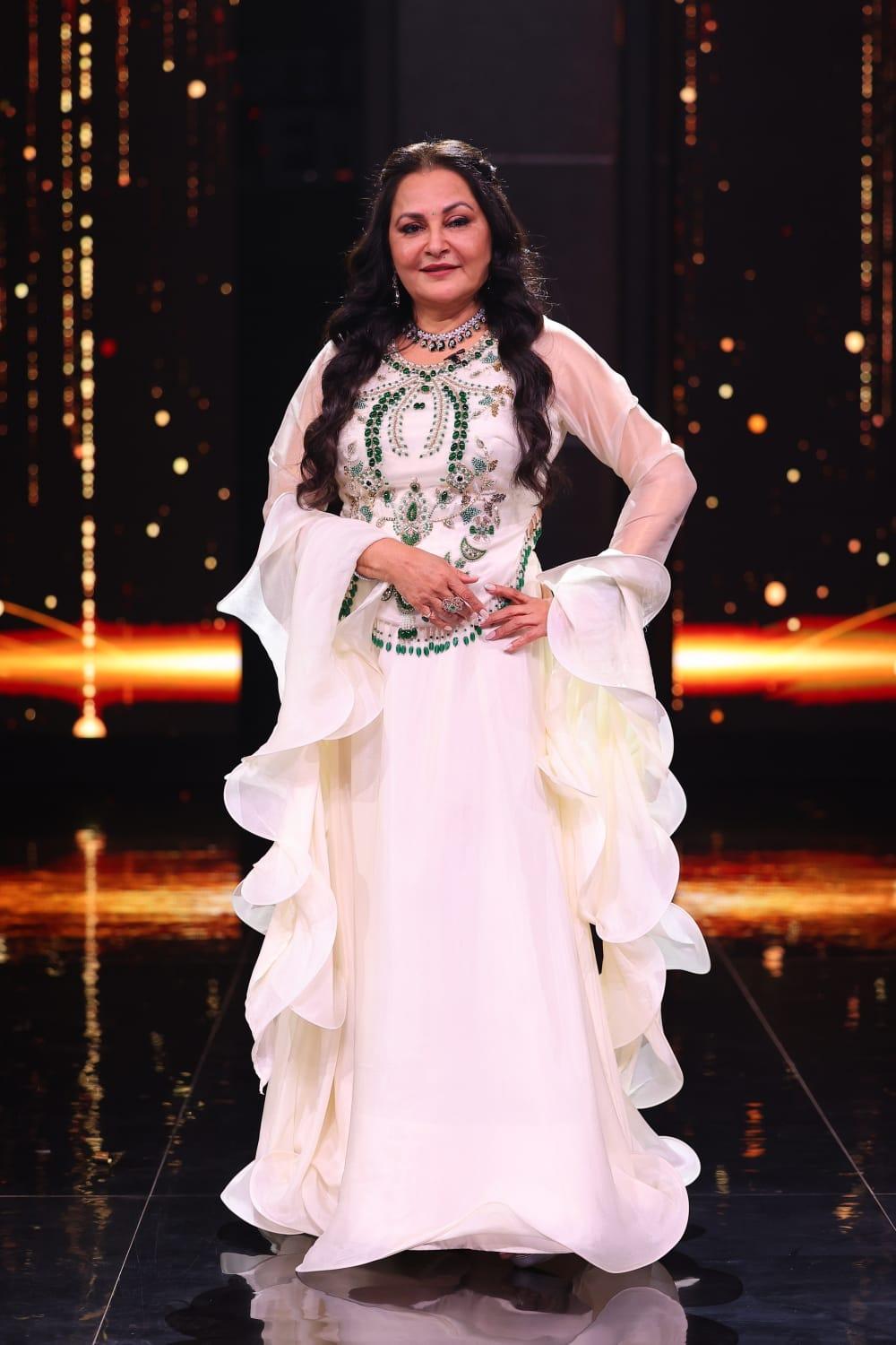 Jaya Prada 'grills' Vishal Dadlani for making Alia Bhatt dance to her iconic song 'Dafliwaale' in 'Student of the Year'