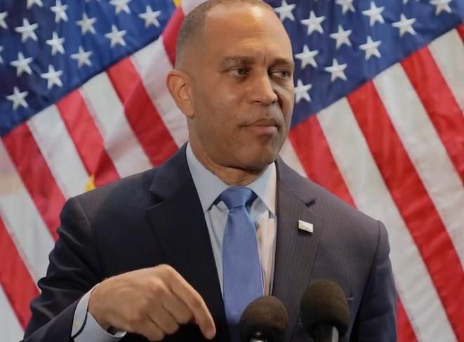 Hakeem Jeffries slams Trump on Iran war, costs