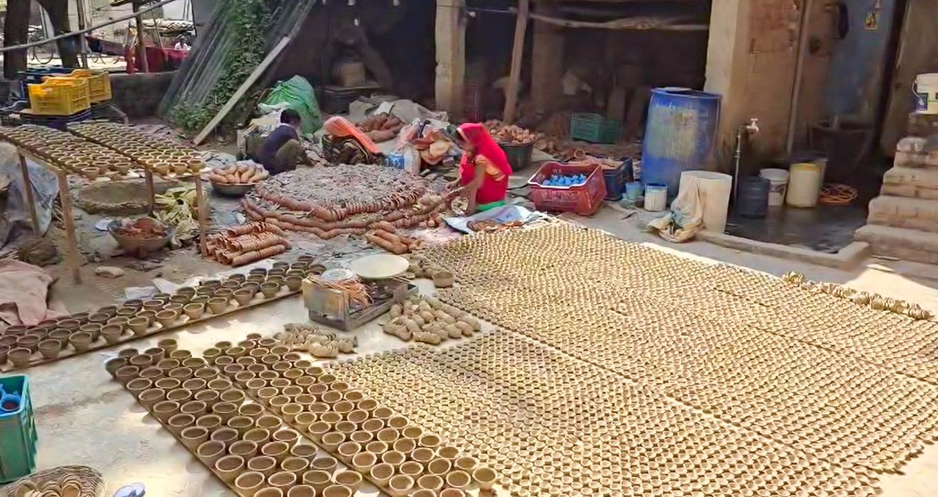 Varanasi: ‘Adopt Swadeshi’, ‘Make in India’ bring smiles to faces of potters this Diwali