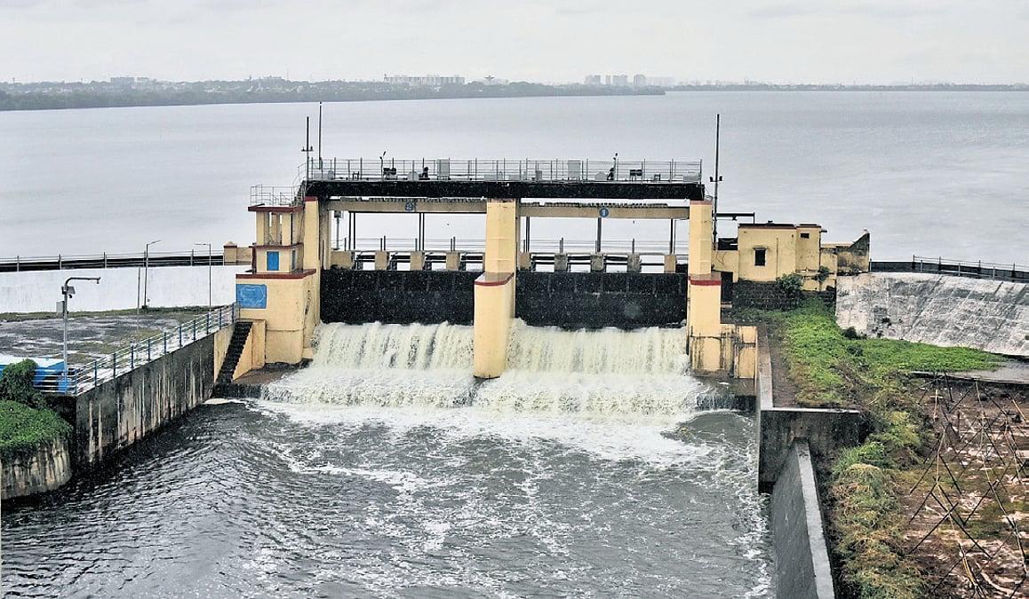 Heavy rain pushes TN's Puzhal reservoir to full capacity; high alert issued