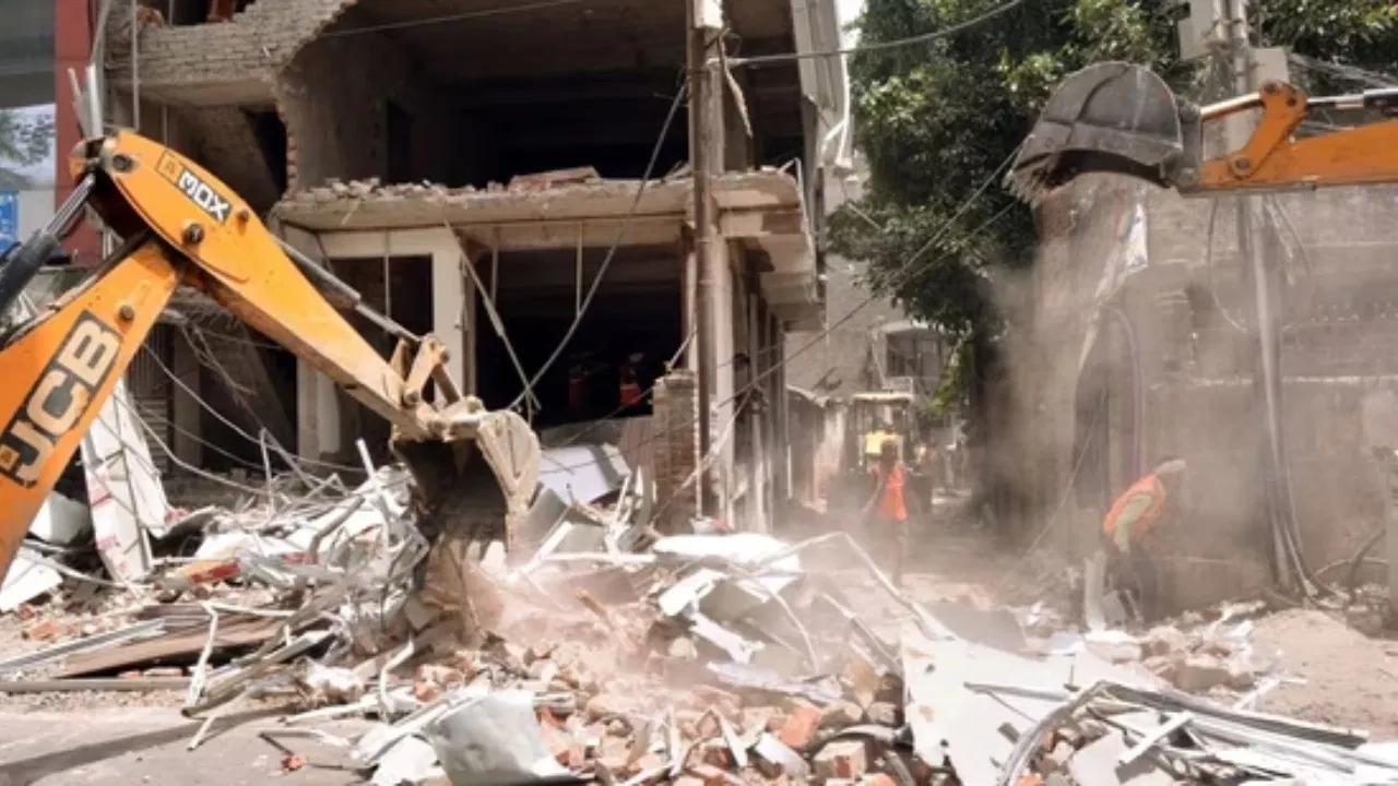 Demolition notice served to 123 houses