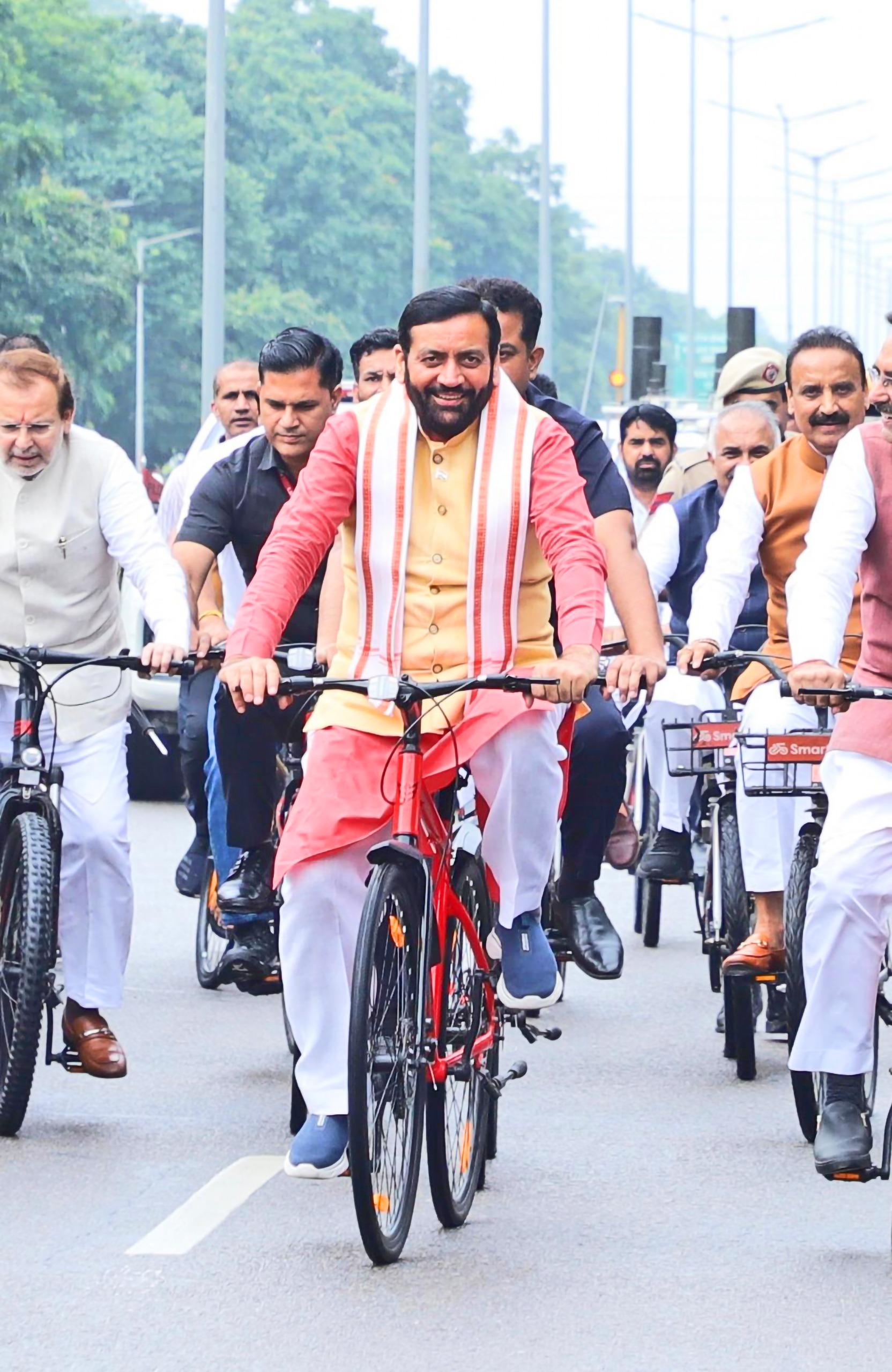 Haryana CM rides bicycle to reach Vidhan Sabha