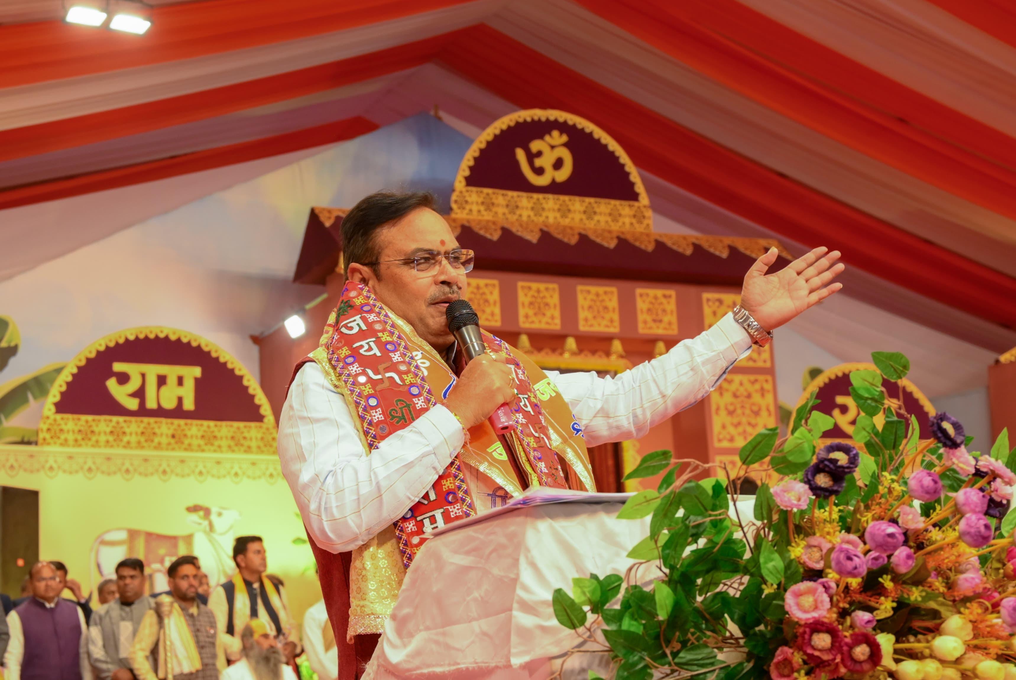 Ram Katha a complete school for living meaningful and disciplined life, says Raj CM