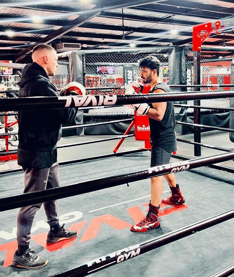 Inspired by Ajith, Mahat Raghavendra turns boxer; Trains with Australian boxing champ Koen Mazoudier!