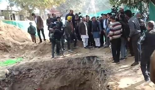 Delhi govt orders probe as biker falls to death in DJB pit in Janakpuri