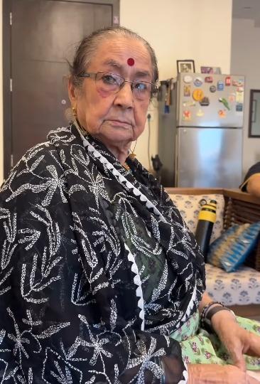 Anupam Kher reveals why mother Dulari was upset and scolded him