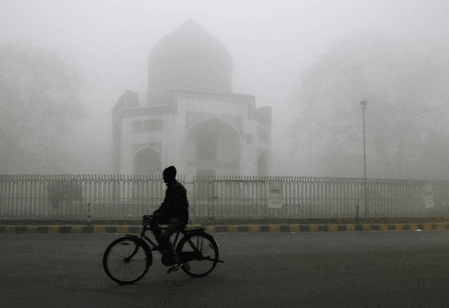 Cold wave persists in Delhi-NCR as air quality remains ‘poor’; fog delays several flights