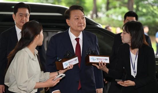 South Korea: Ex-Prez Yoon defies further questioning by special counsel (Ld)