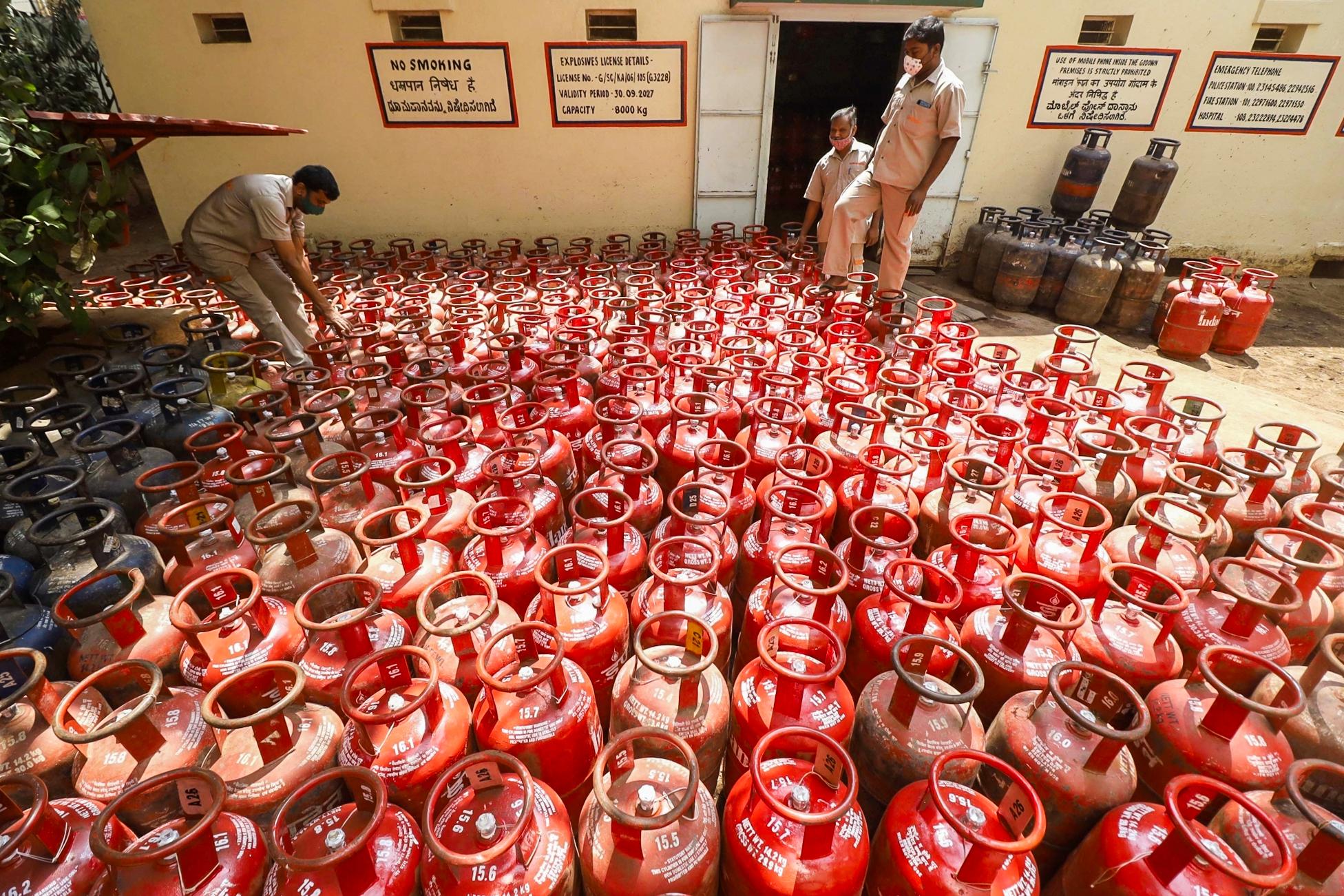 Commercial LPG cylinder’s price reduced by Rs 51.50, effective Sep 1