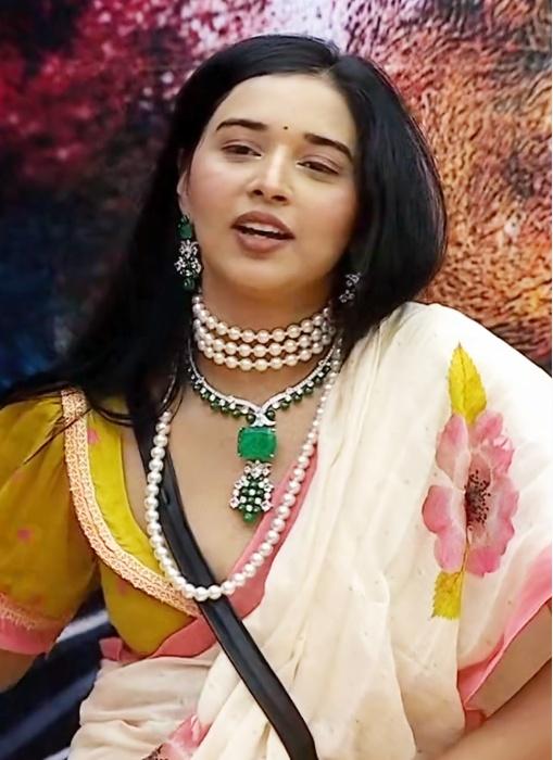 BB 19: Tanya Mittal feels betrayed by good friend Mridul Tiwari after he gossips about her "ex-boyfriend", break down