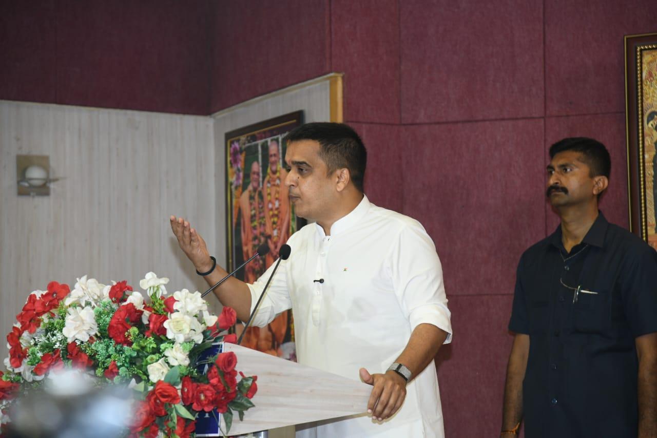 Gujarat: Minister hears citizens’ grievances at Rajkot Lok Darbar