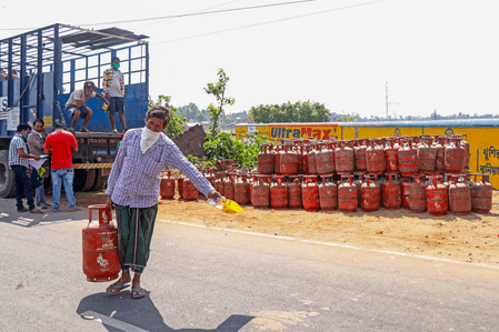 LPG supply: Bihar govt orders strict vigilance against black marketing