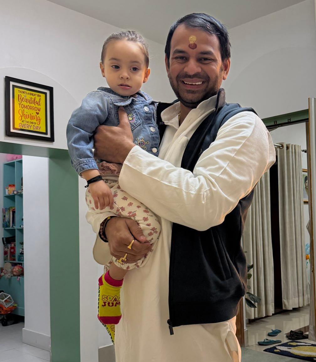 Tej Pratap Yadav invites Lalu, Rabri and Tejashwi for Dahi-Chura feast