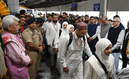 J&K L-G flags off first batch of Hajj pilgrims from Srinagar airport (Ld)