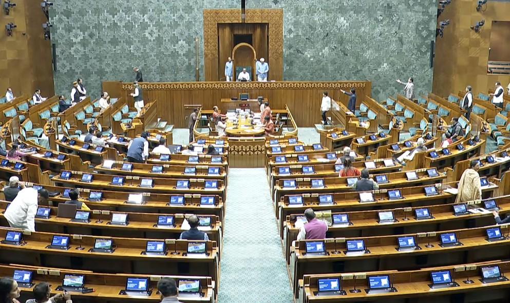 Lok Sabha proceedings underway amid heavy Oppn sloganeering