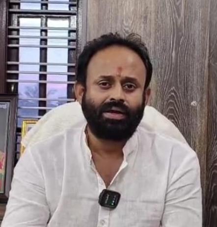 Threat to woman official: Karnataka Congress suspends party member Rajeev Gowda