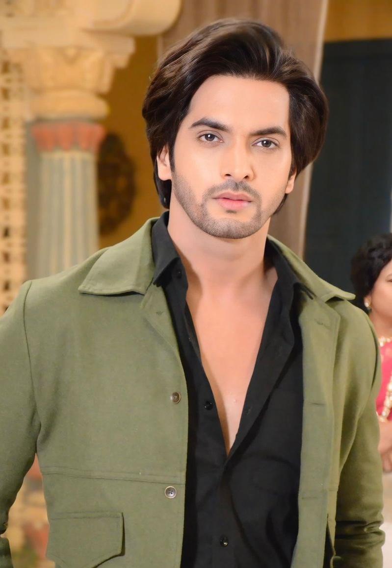 Ashish Dixit is living his 'Pati Brahmachari' role in real life as well