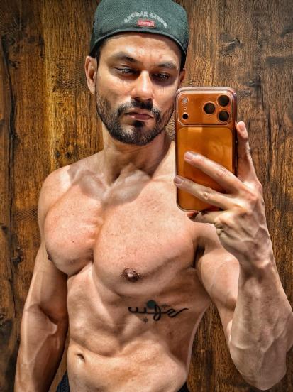 Kunal Kemmu ‘vibes’ on ‘Ramba Ho’ from ‘Dhurandhar’: Let’s make this year a vibe