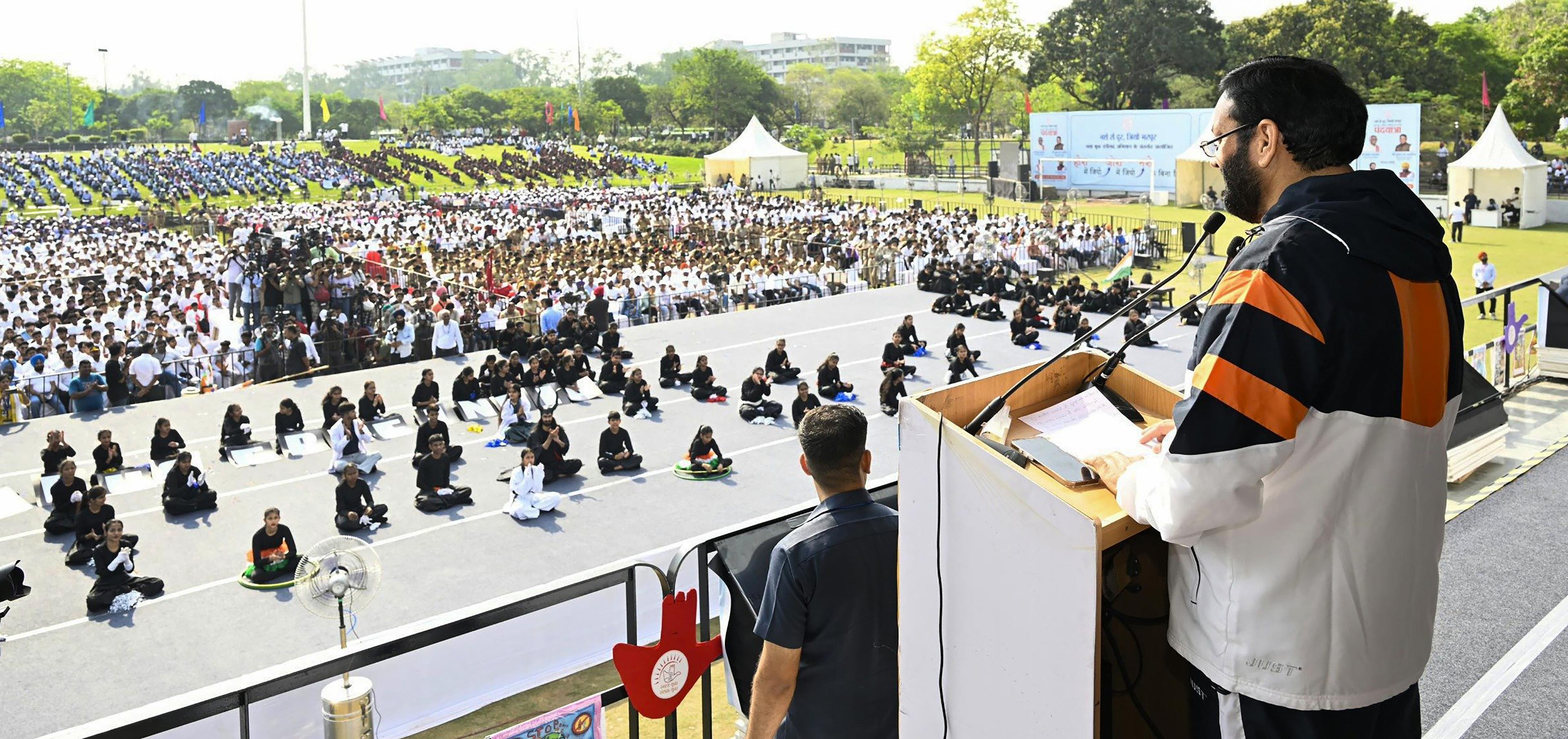 Kurukshetra: Haryana CM leads one lakh to perform yoga in land of Lord Krishna (Ld)
