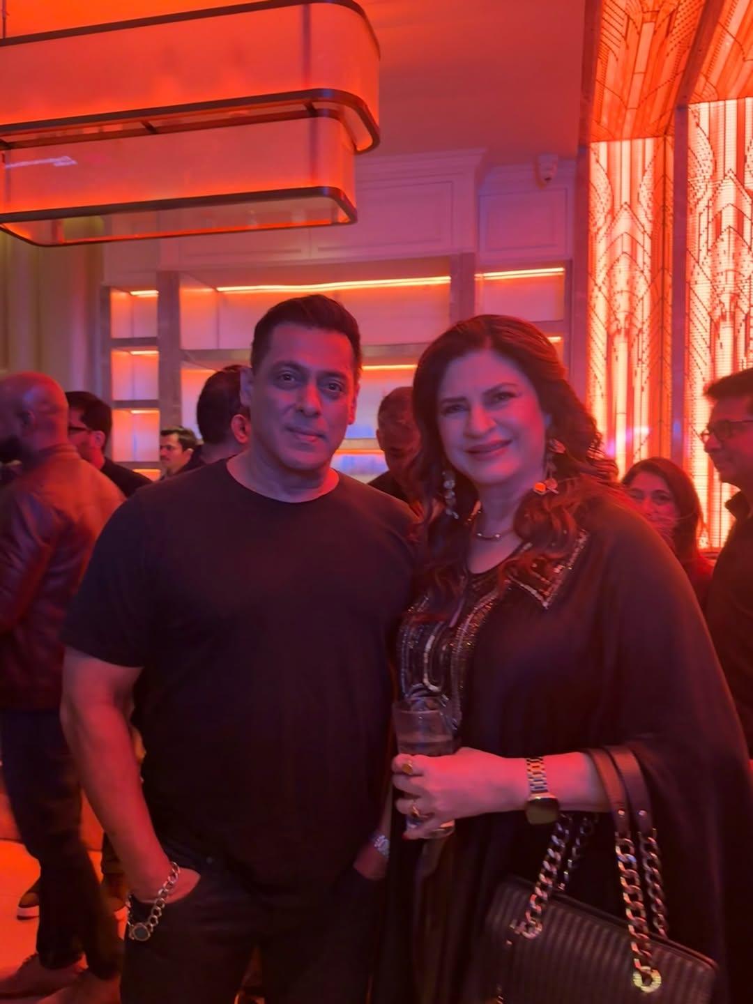 Kunickaa Sadanand poses with ‘Tiger’ Salman Khan at ‘Bigg Boss 19’ party
