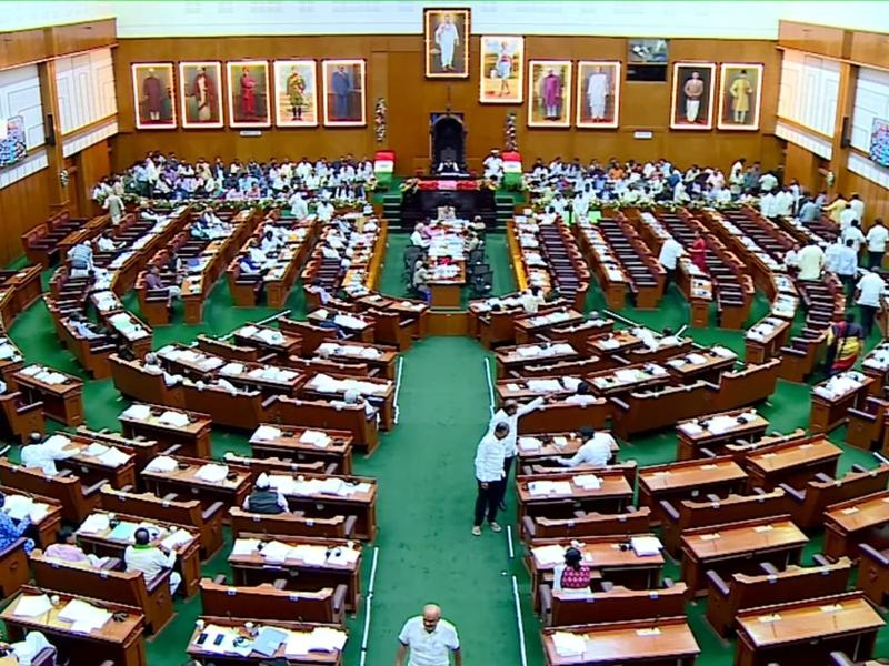 K'taka govt admits Gruha Laxmi dues lapse; minister apologises after protests, BJP walks out