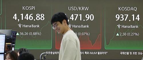 Foreign investors log second-largest monthly sell-off of stocks in S. Korea in Nov: BOK