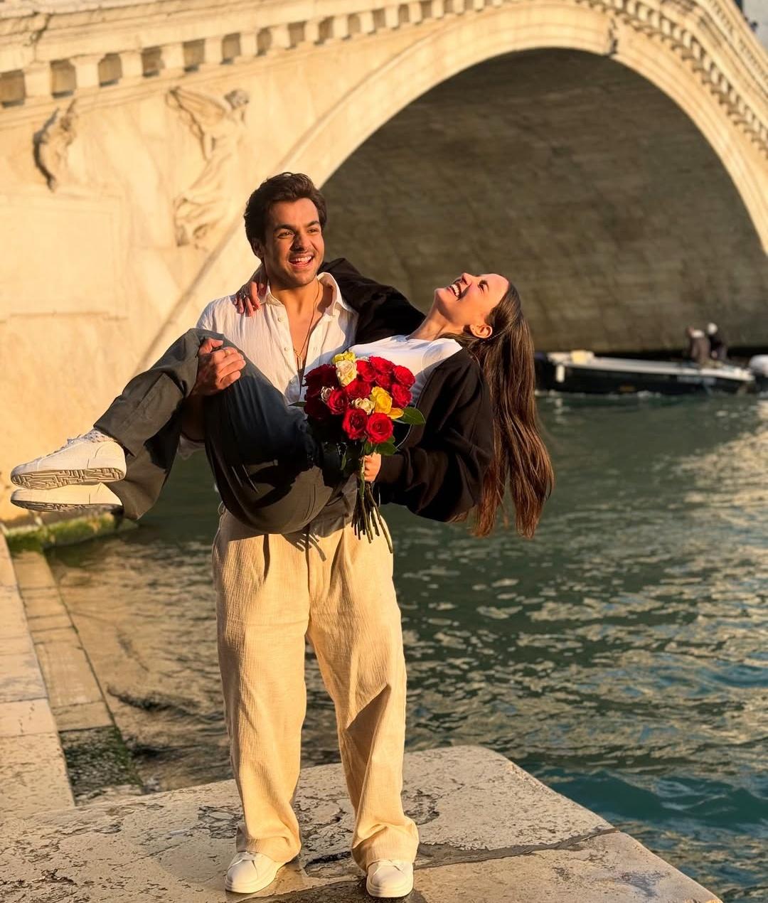 Did Ashish Chanchlani confirm dating Elli AvrRam through his latest post?