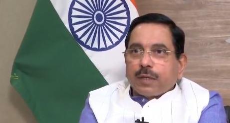 PM Modi’s humility inspired me to speak to peons, clerks: Union Minister Pralhad Joshi (Lead)