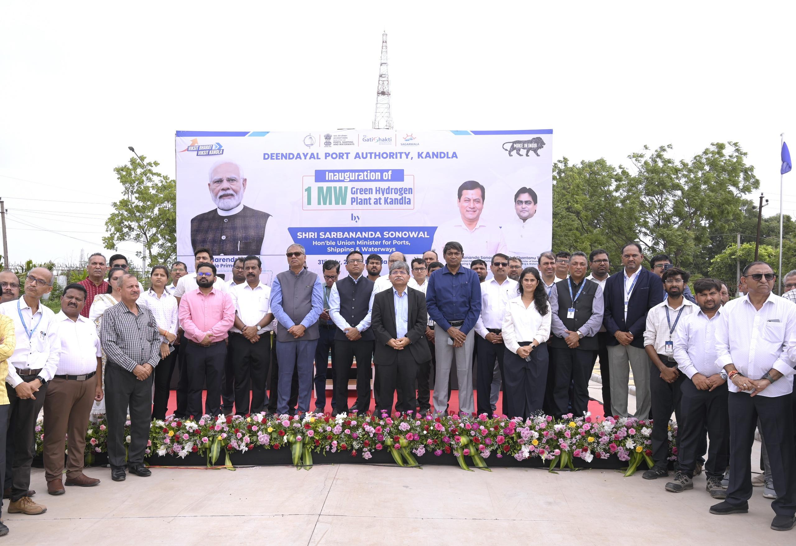 Kandla becomes India’s first port to launch ‘Make in India’ megawatt-scale green hydrogen plant (Lead)