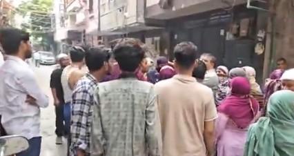 Delhi: 'Raped' minor girl dies after being stuffed in a bag (Ld)