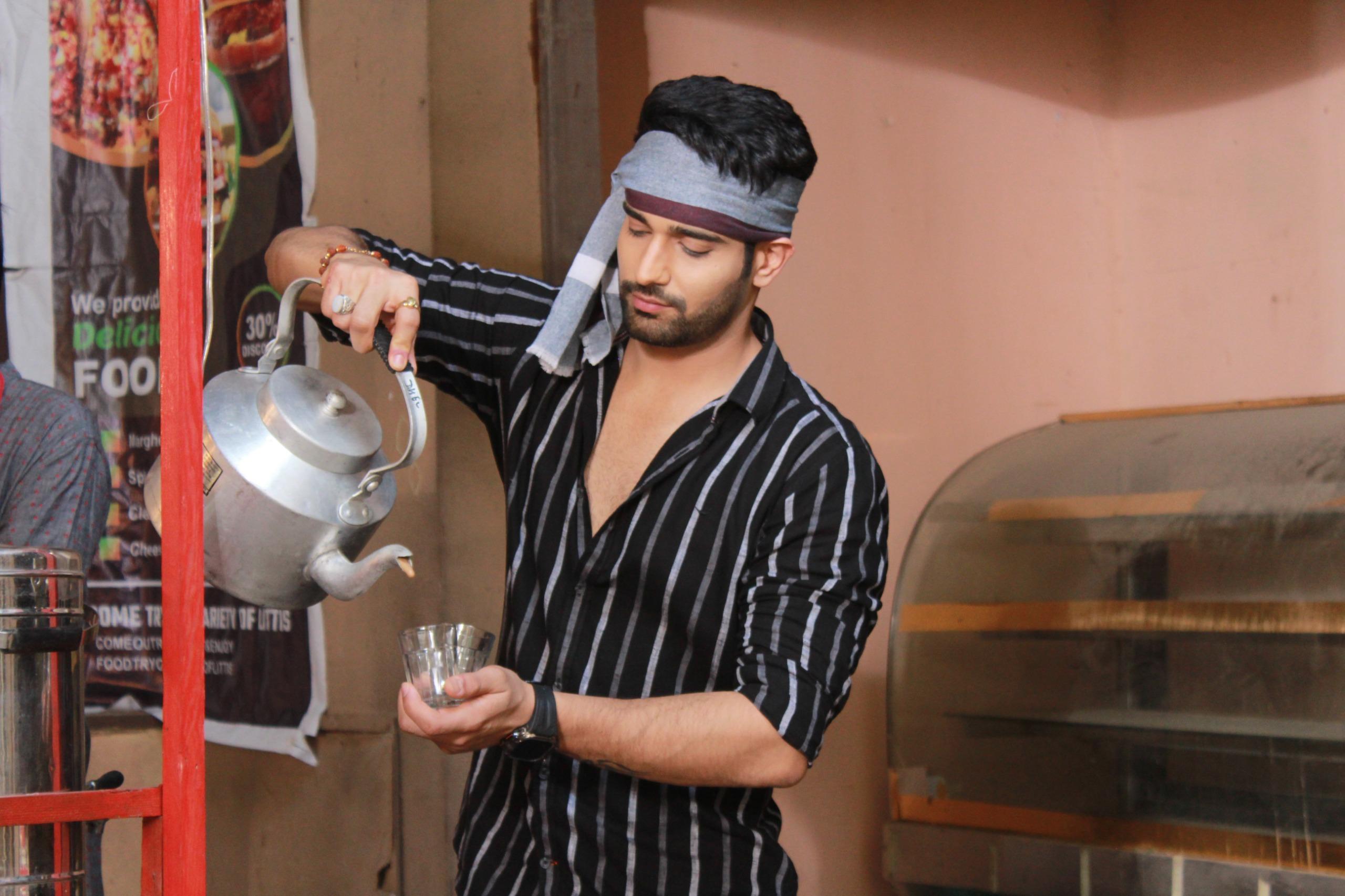 Abhishek Malik talks about his ‘chaiwala’ role during tapri date in ‘Jamai No. 1’