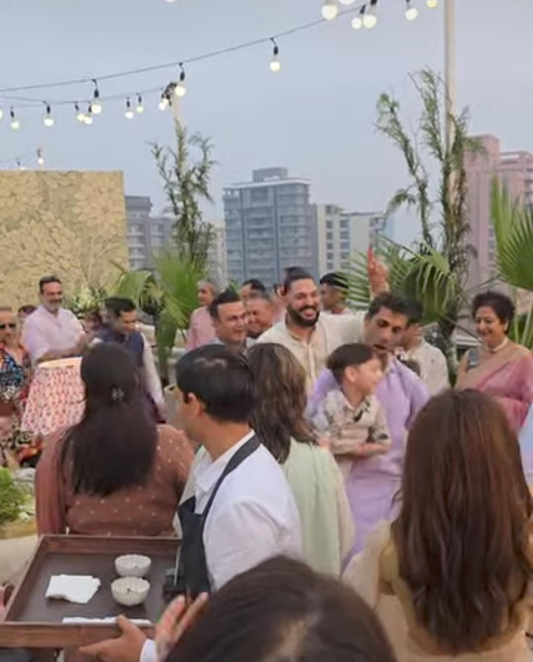 Farhan Akhtar, Virender Sehwag, Yuvraj Singh, Zaheer Khan dance at Kritika–Gaurav’s wedding entry