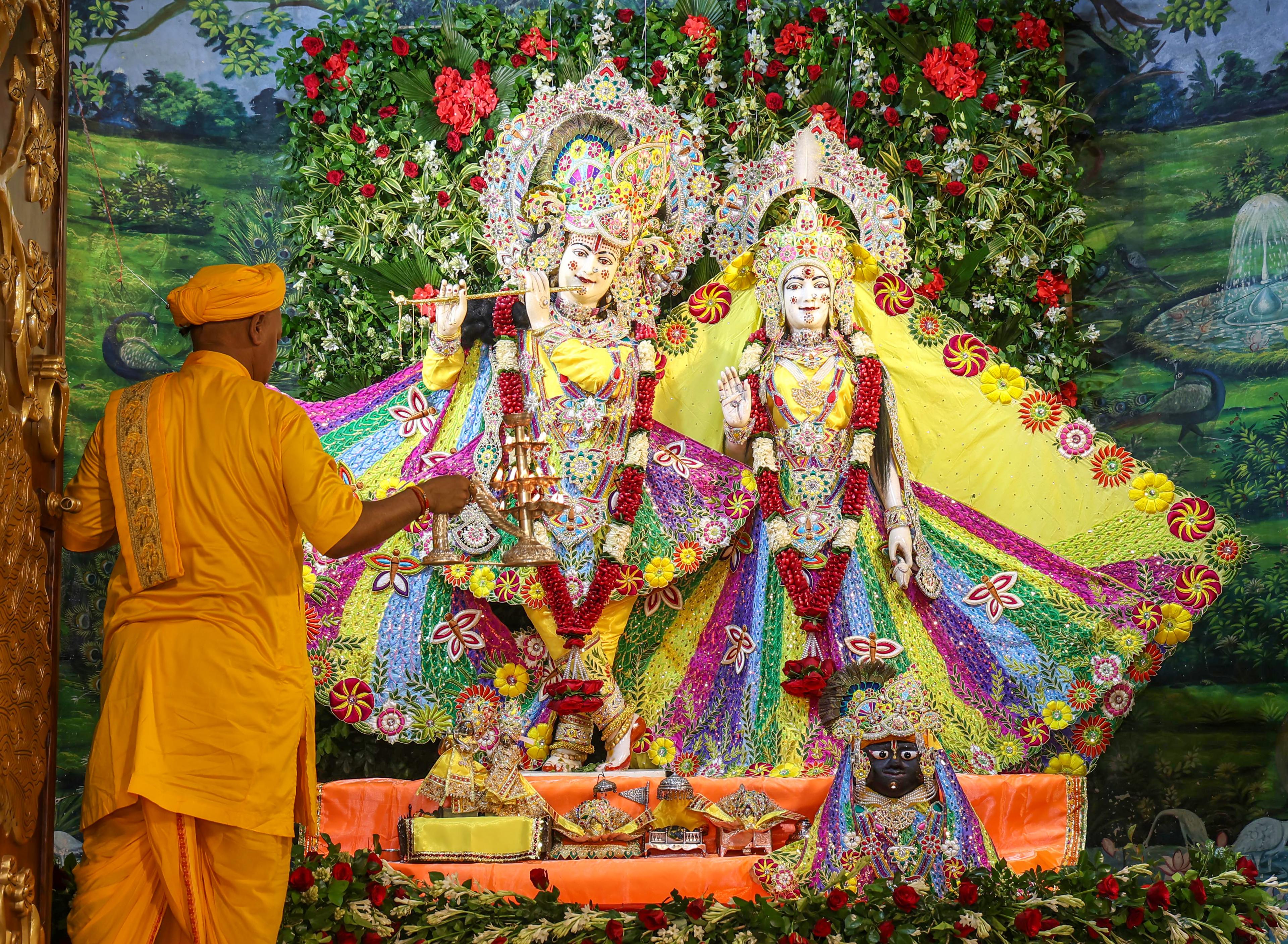 Nation celebrates Janmashtami with devotion; seers call for love, harmony
