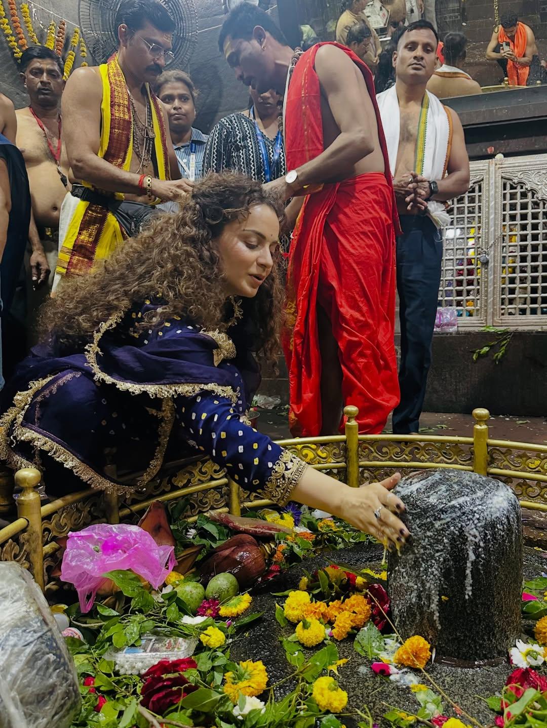 After Vaidyanath, Kangana Ranaut offers prayers at the Grishneshwar Jyotirlinga
