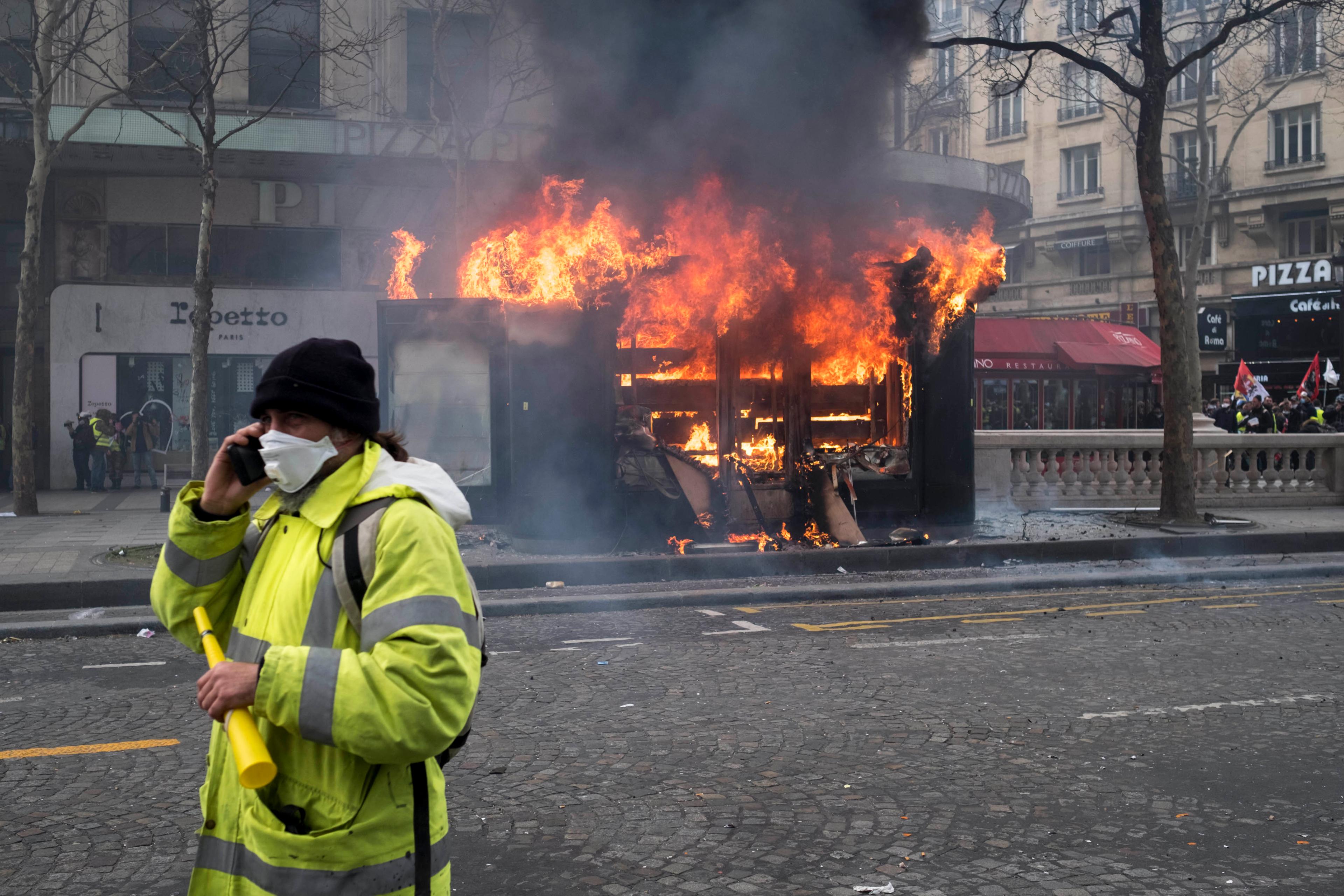 Over 1100 vehicles set on fire across France during New Year's Eve celebrations
