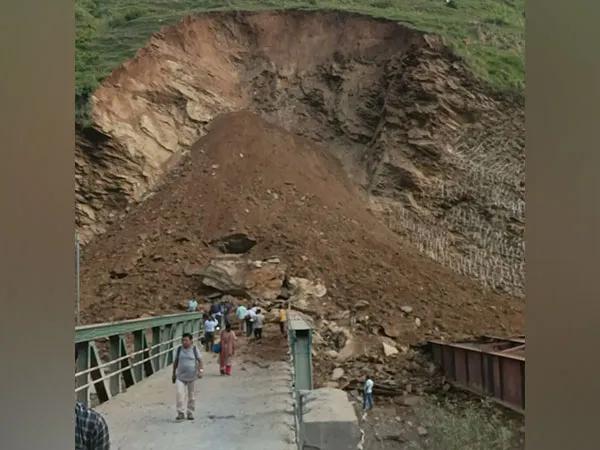 Uttarakhand: Almora-Haldwani NH blocked due to debris after landslide