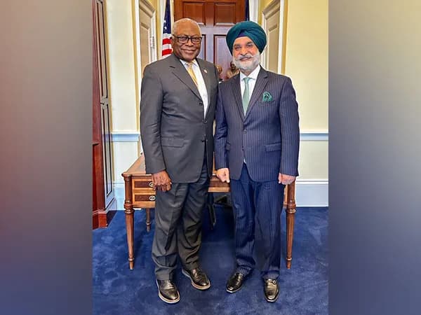 Indian envoy Sandhu meets US Congressman Clyburn