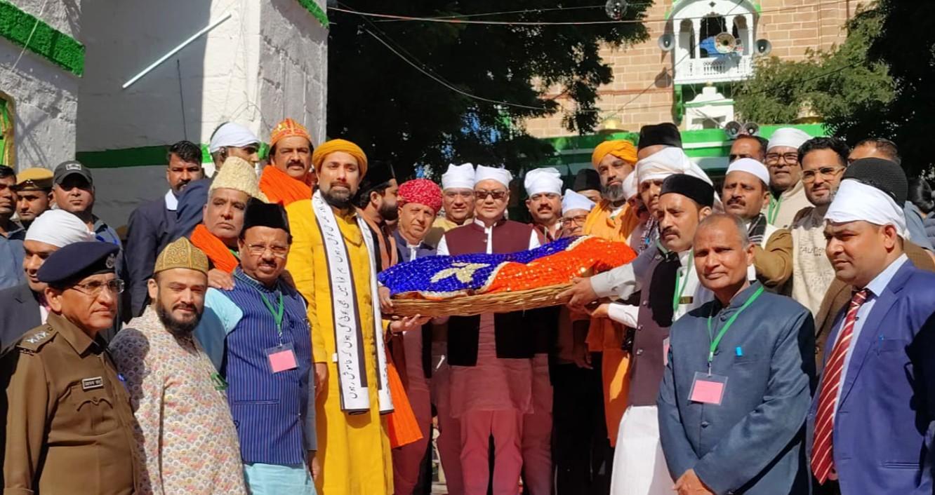 Union Minister Kiren Rijiju offers 'chadar' & flowers at Ajmer dargah on behalf of PM Modi