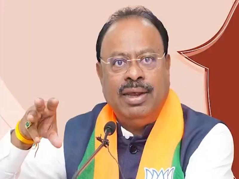 Maha Minister Bawankule offers clarification as ‘Phone, WhatsApp Groups under watch’ remark sparks row