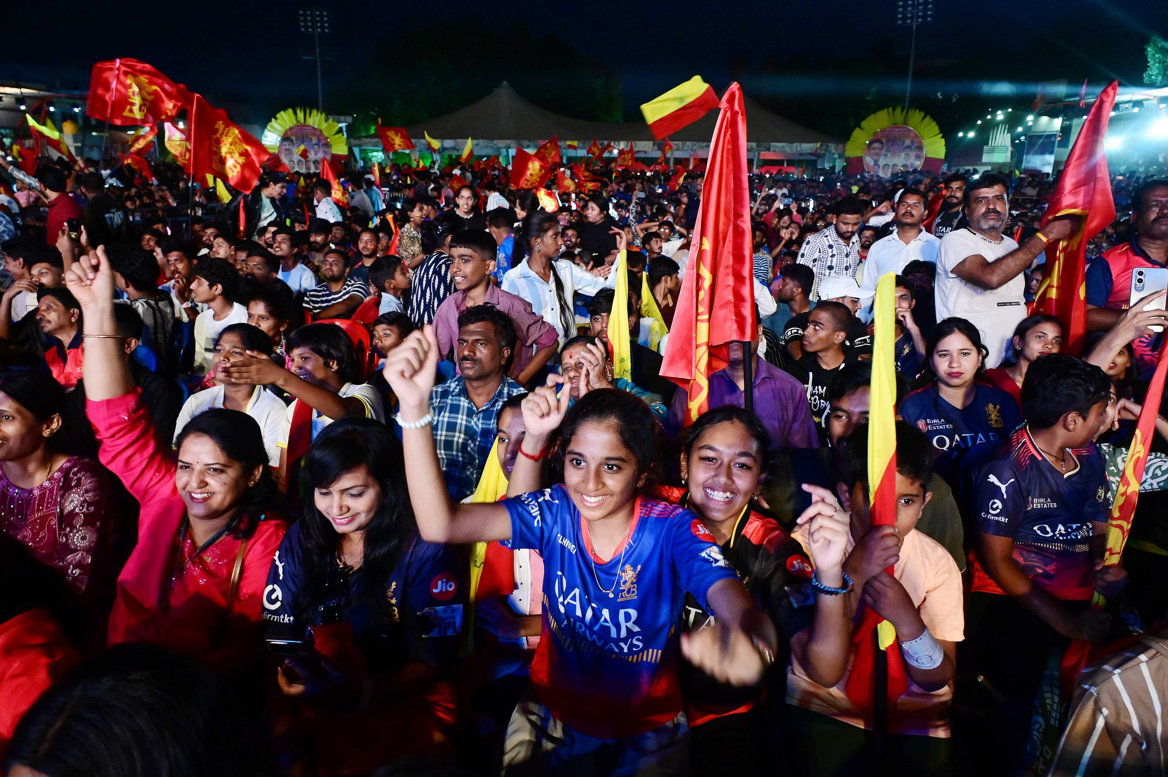IPL has helped overseas players to get used to intimidating crowds in India: Nasser Hussain