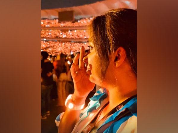 Shreya Ghoshal Gets Emotional at Coldplay's Mumbai Concert