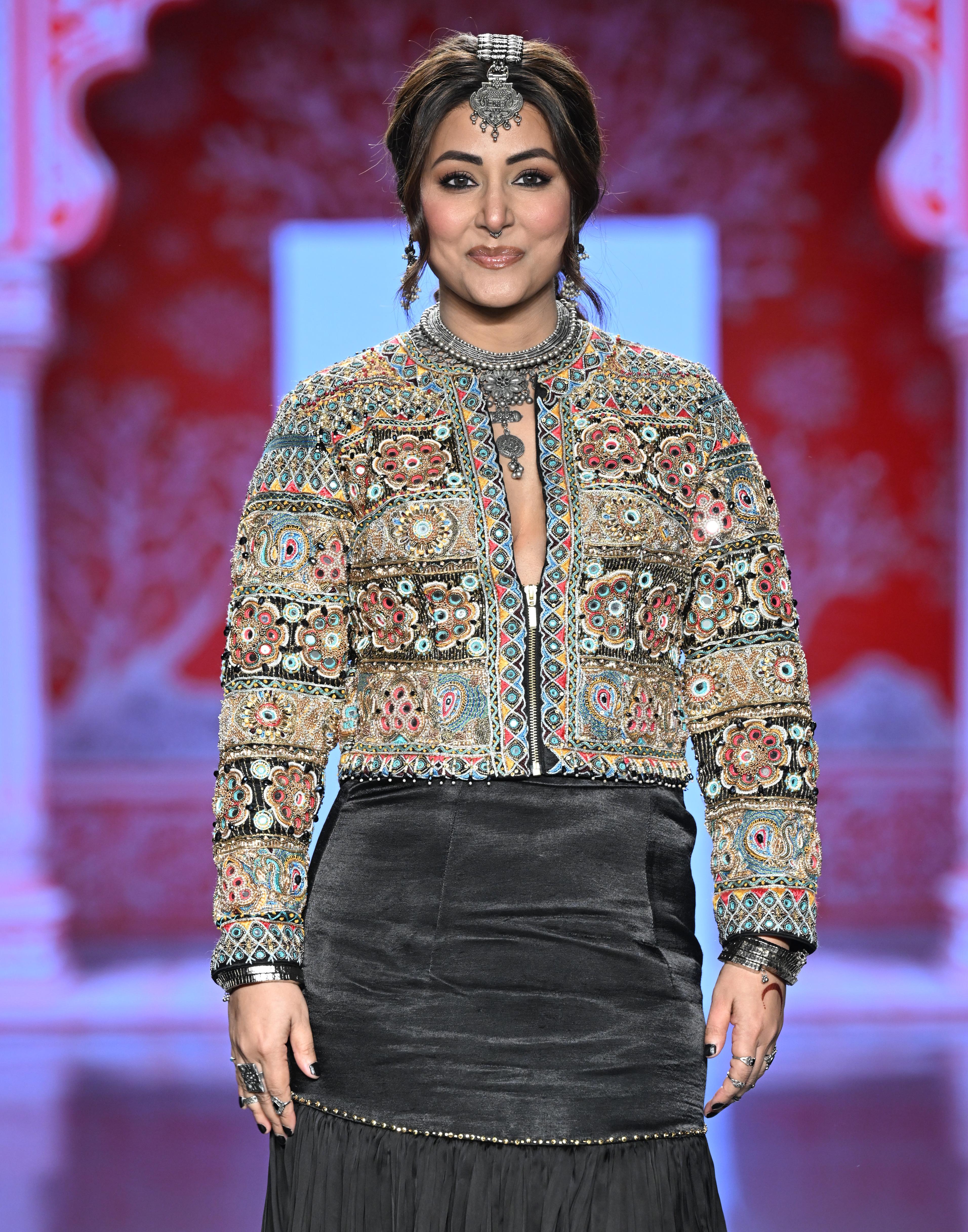 Hina Khan makes unique appeal to PM Modi, Union Law Minister to prove her point in Shilpa Shinde row