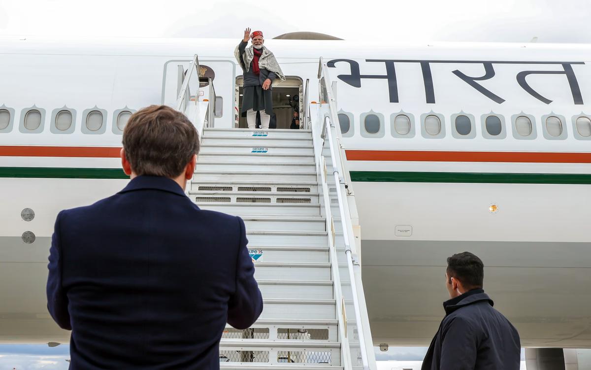Narendra Modi Plane Airport