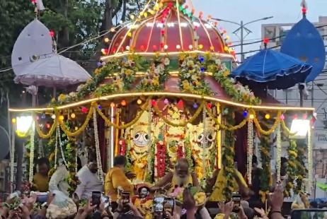 Centuries-old Lord Jagannath Rath Yatra celebrated in Kashi, lakh of devotees participate