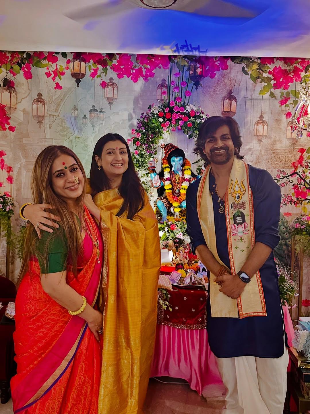 Juhi Parmar visits old buddies to seek Bappa's blessing: 'Missed having you this year'