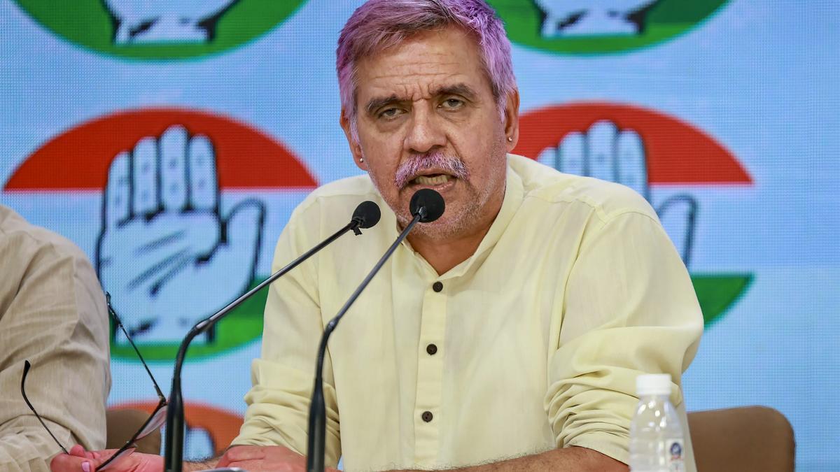Congress Leader Sandeep Dikshit Criticizes AAP